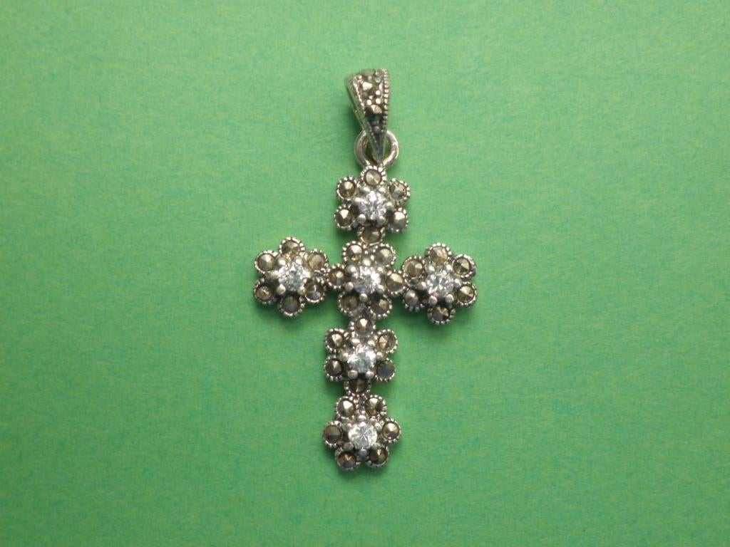 Mooi Zilveren Kruis met bergkristal - allemaal bloemetje, Sieraden, Tassen en Uiterlijk, Antieke sieraden, Verzenden, Zilver, Hanger