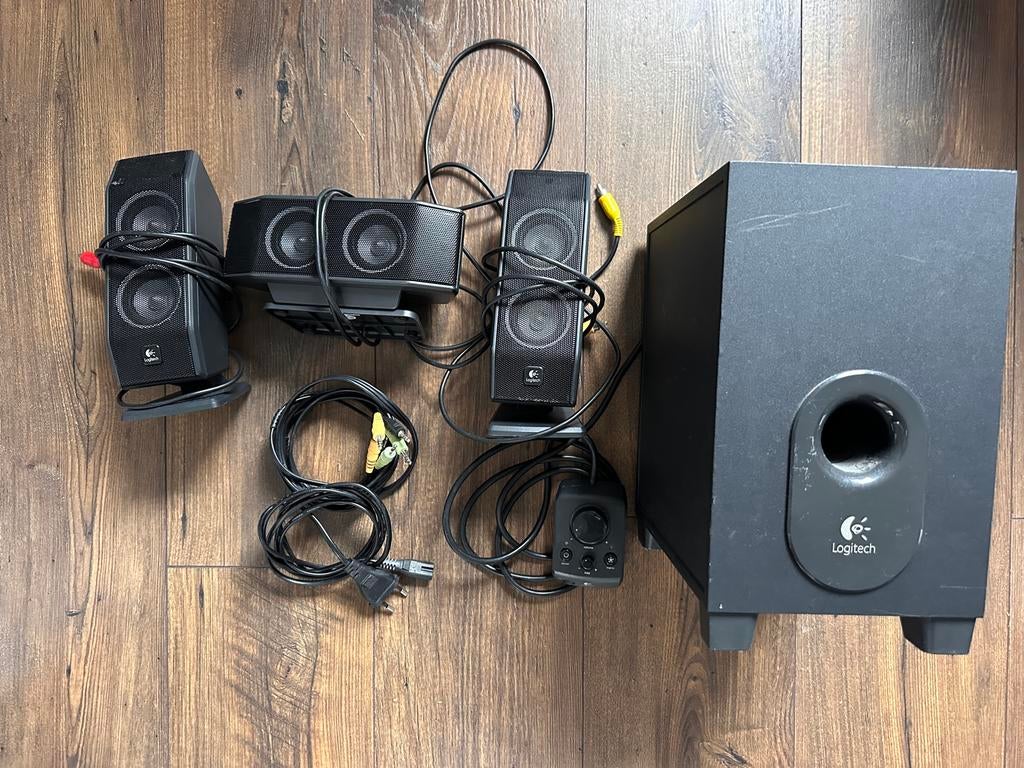 Logitech 5.1 Surround Sound Speakerset met Subwoofer, Overige merken, Gebruikt, Ophalen of Verzenden, 60 tot 120 watt