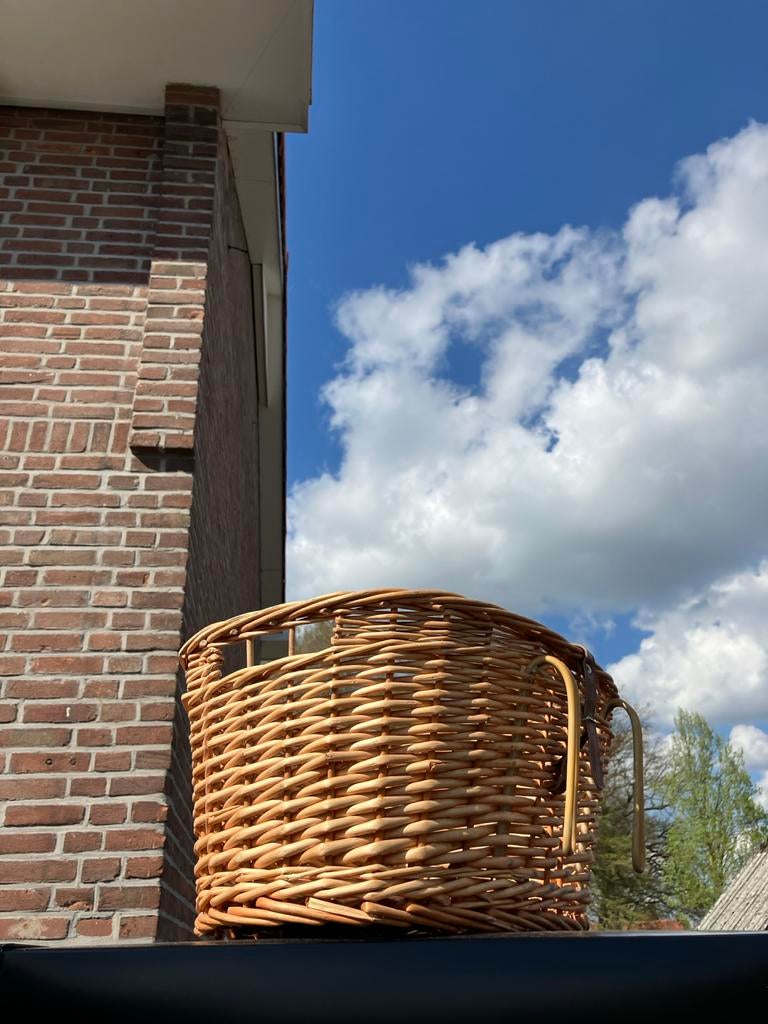 Nieuw/ rieten fietsmand voorop/ideaal voor kleine hondjes, Ophalen of Verzenden, Nieuw, Fietsmand, Stuurbevestiging