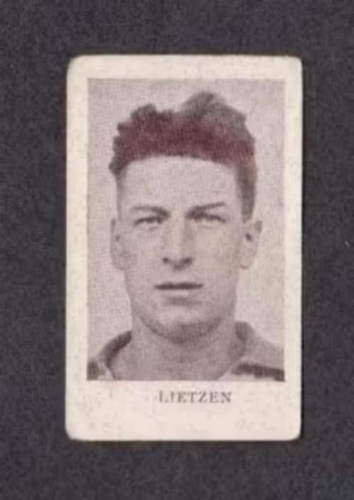 Voetbalplaatje Lietzen Amsterdam Blauw Wit 1931 (50), Verzamelen, Overige Verzamelen, Zo goed als nieuw, Ophalen of Verzenden