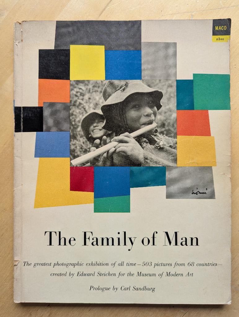 The Family of man exhibition book 1955, Boeken, Kunst en Cultuur | Fotografie en Design, Gelezen, Fotografie algemeen, Ophalen of Verzenden