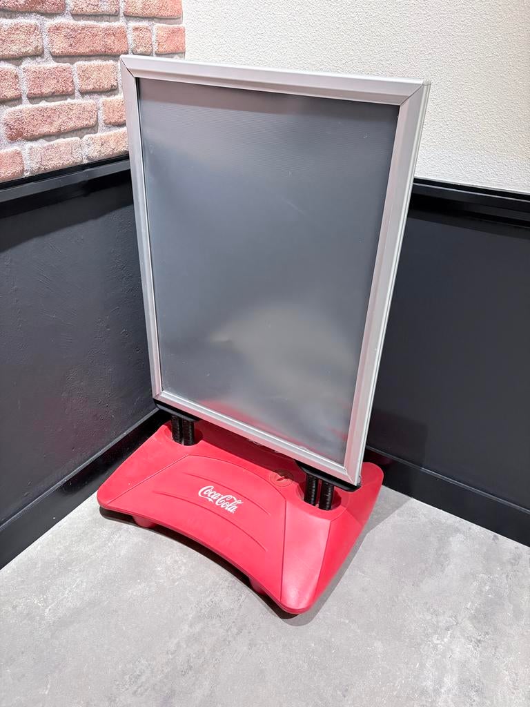 Abri posterbord met Coca-Cola voet, Ophalen