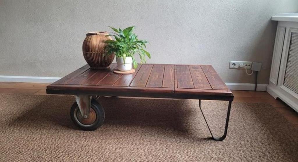 Stoere antieke salontafel gemaakt van oude palletwagen, Antiek en Kunst, Ophalen