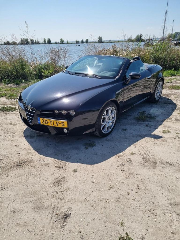 Alfa Romeo Spider 2.2 JTS Exclusive nieuwe koppeling/remmen/, Auto's, Gebruikt, 4 cilinders, Cabriolet, 1505 kg
