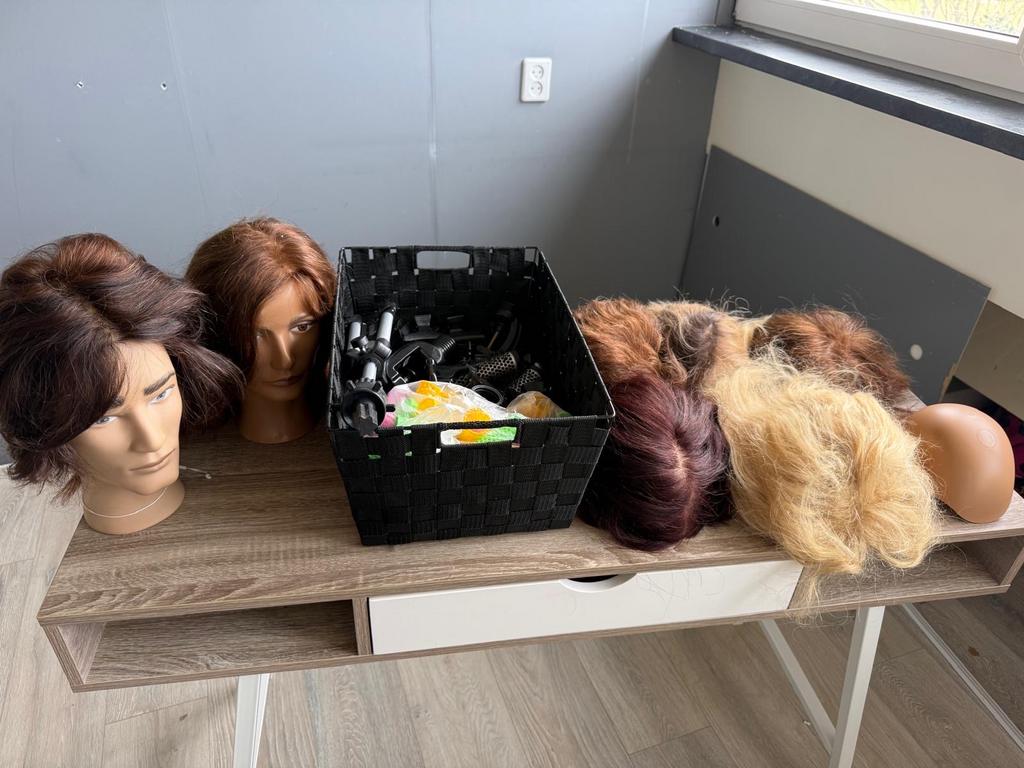 2e hands kappershoofden ( Merk Pivot Point ), Ophalen of Verzenden