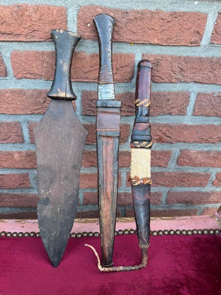 drie oude Afrikaanse dolken, Verzamelen, Militaria | Algemeen, Overige soorten, Mes of Dolk, Overige gebieden, Ophalen of Verzenden