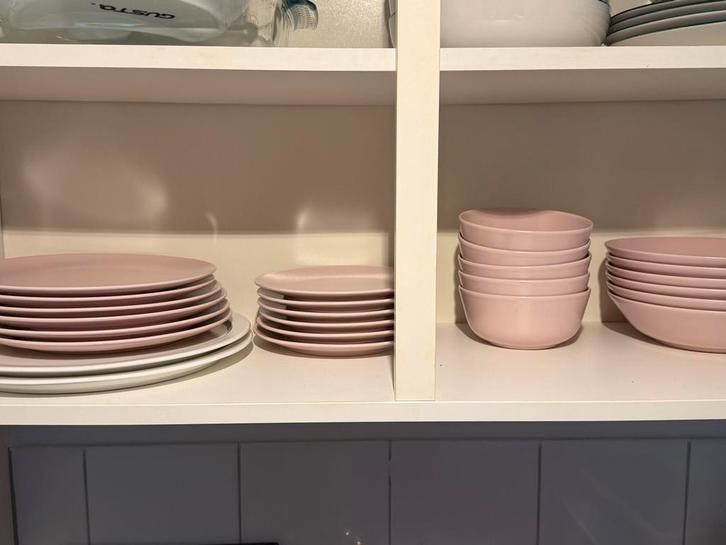 Compleet roze IKEA servies en glazen set, Huis en Inrichting, Keuken | Servies, Gebruikt, Compleet servies, Effen, Keramiek, Ophalen of Verzenden