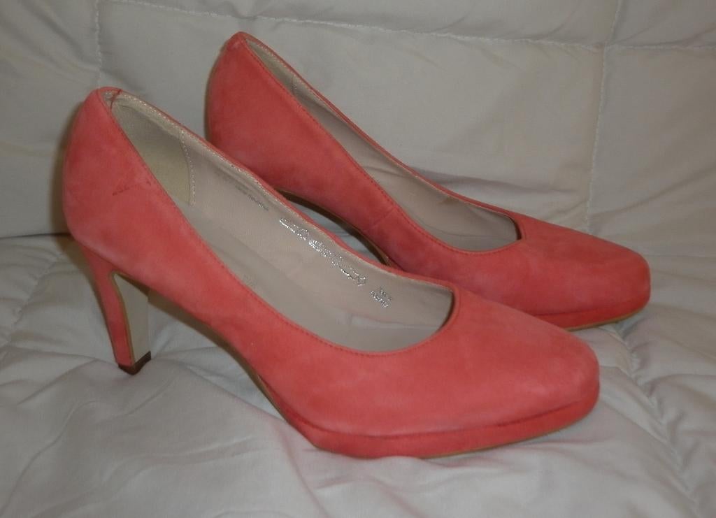 pumps met hoge hakken maat 37 merk: Venturin, Pumps, Ophalen of Verzenden, Zo goed als nieuw, Rood