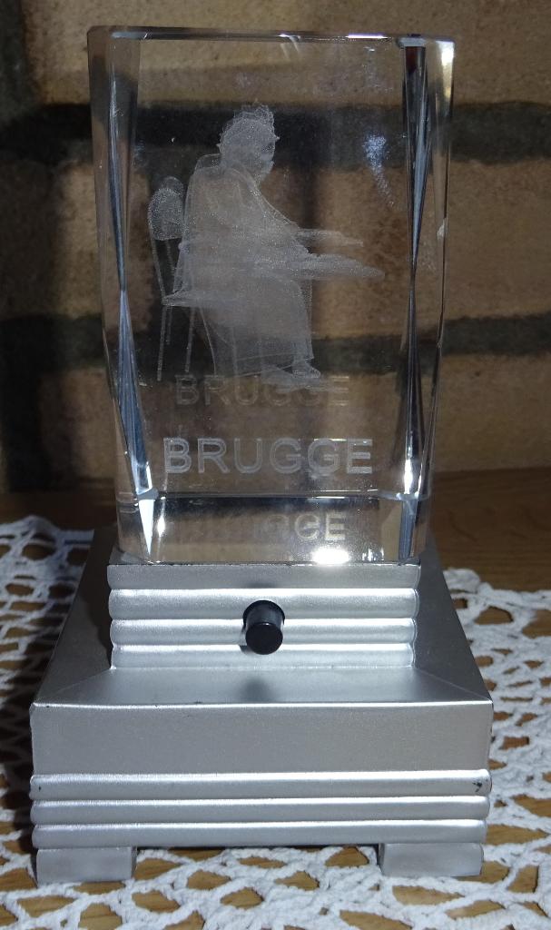 3D laserblok - glas met kantkloster en standaard met licht, Ophalen of Verzenden, Nieuw, Overige typen