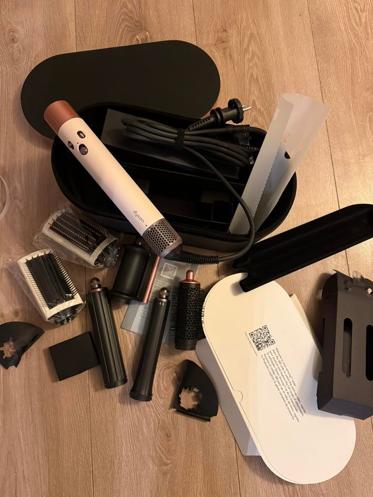 Dyson Airwrap complete new’, Sieraden, Tassen en Uiterlijk, Uiterlijk | Haarverzorging, Ophalen of Verzenden, Nieuw, Föhn of Haardroger