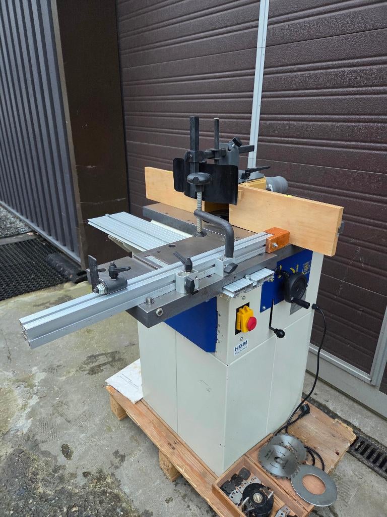 HBM houtfreesmachine 1500 Watt 230 Volt, Ophalen, Gebruikt, Overige soorten, HBM machines
