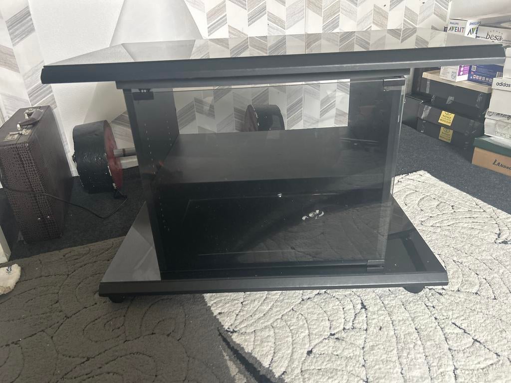Glazen kast met zwarte accenten, Ophalen, 100 tot 150 cm, 50 tot 100 cm, 25 tot 50 cm
