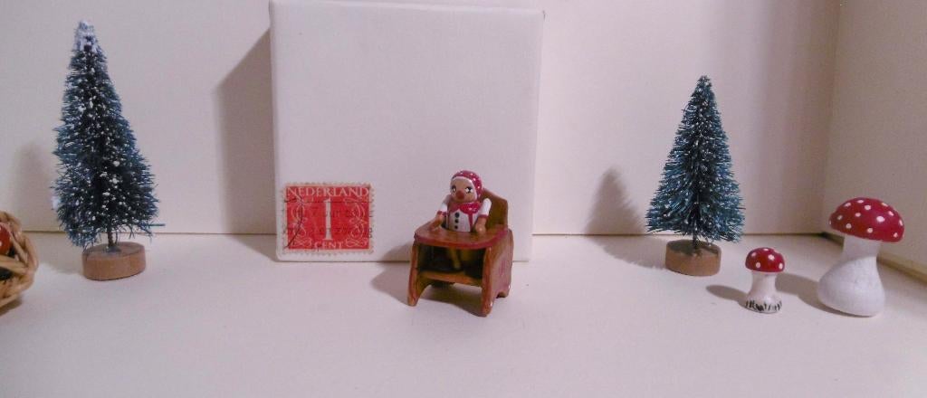 Oude houten kinderstoel miniatuur speelgoed poppenhuis pop, Verzenden, Poppenhuis