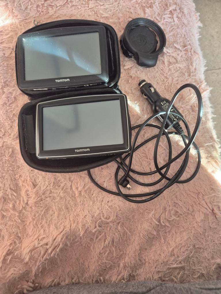 Twee TomTom navigatiesystemen, Ophalen of Verzenden