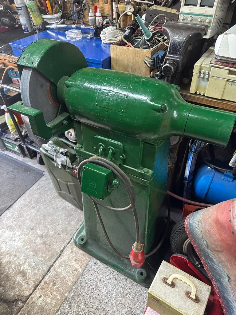 Grote slijpsteen op kracht, 300mm - Dient nagekeken te worde, Doe-het-zelf en Verbouw, Gereedschap | Slijpmachines, Gebruikt, Werkbankslijpmachine