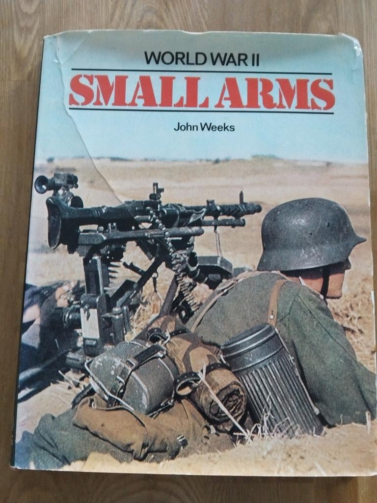 World War II Small Arms - John Weeks, Boeken, Ophalen of Verzenden, John Weeks, Overige onderwerpen, Tweede Wereldoorlog