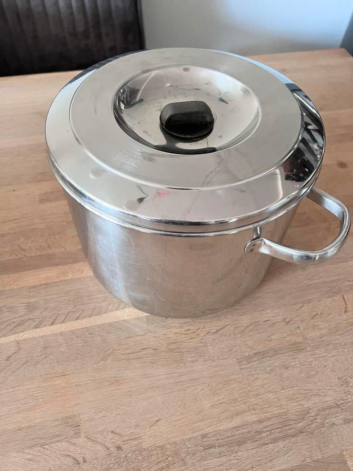 Sola Roestvrijstalen soeppan kookpan 7 liter 17,5 h x 25, Huis en Inrichting, Keuken | Potten en Pannen, Gebruikt, Kookpan of Snelkookpan
