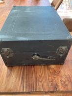 Antieke gramafoon met bakeliet platen, Ophalen