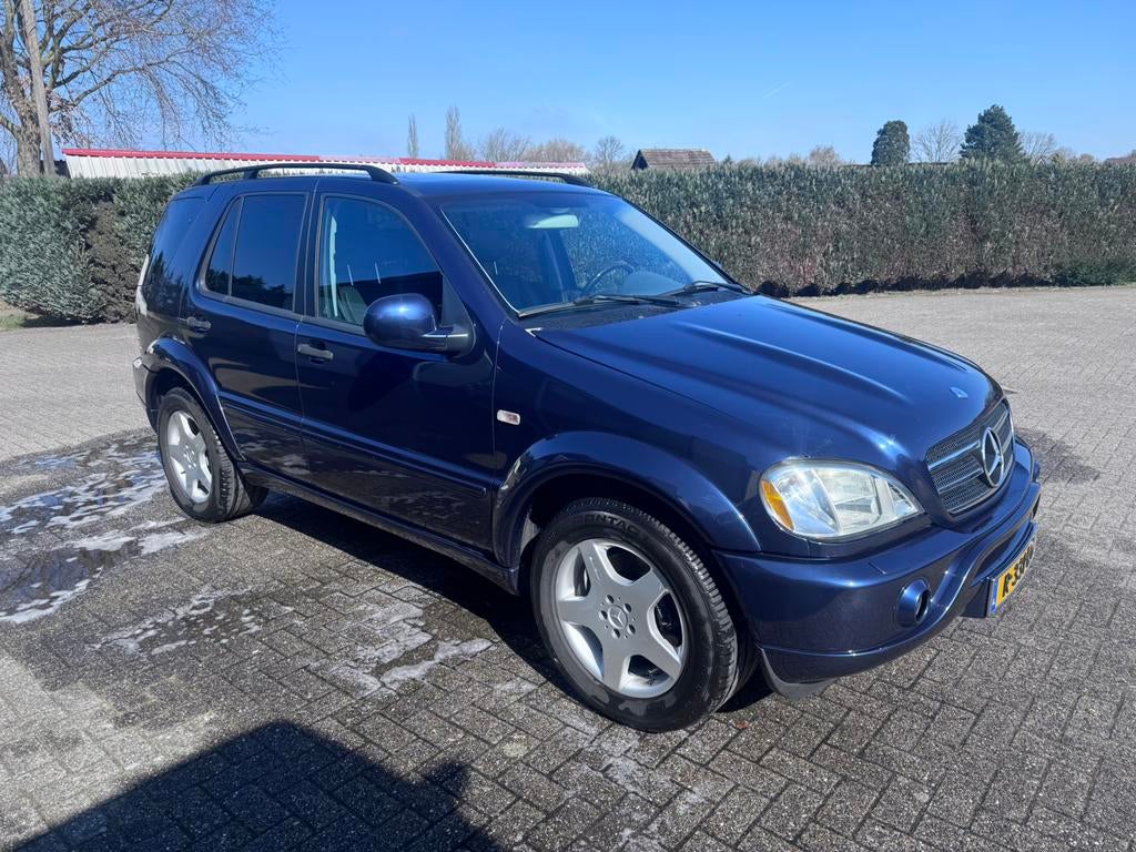 Mercedes-Benz ML55 AMG, Auto's, Automaat, Blauw, 347 pk, Bedrijf