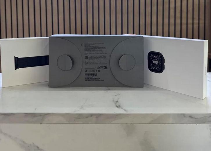 Apple Watch Ultra 3 49mm - Nieuw in doos, Sieraden, Tassen en Uiterlijk, Smartwatches, Nieuw, iOS, Zwart, Afstand, Waterdicht