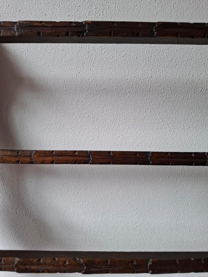 Antiek Bordenrek met Houtsnijwerk, Huis en Inrichting, Woonaccessoires | Wandplanken en Boekenplanken, Gebruikt, Ophalen of Verzenden