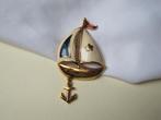 Broche zeilboot met anker emaille, Verzenden, Zo goed als nieuw, Goud, Overige materialen