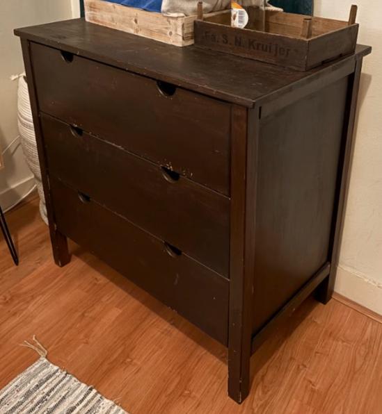 Donkerbruine houten kast met 3 laden (IKEA), Ophalen