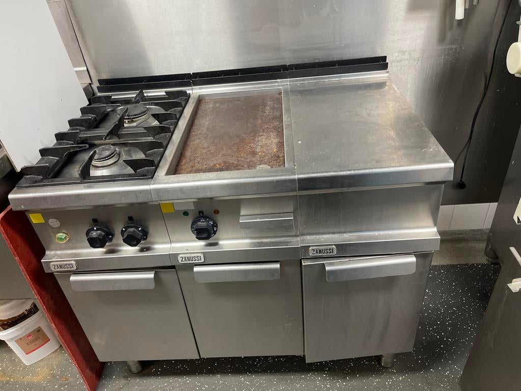 Zanussi Horeca Kooktoestel met Gasfornuis en Bakplaat, Ophalen, Gebruikt, Fornuis, Frituur en Grillen