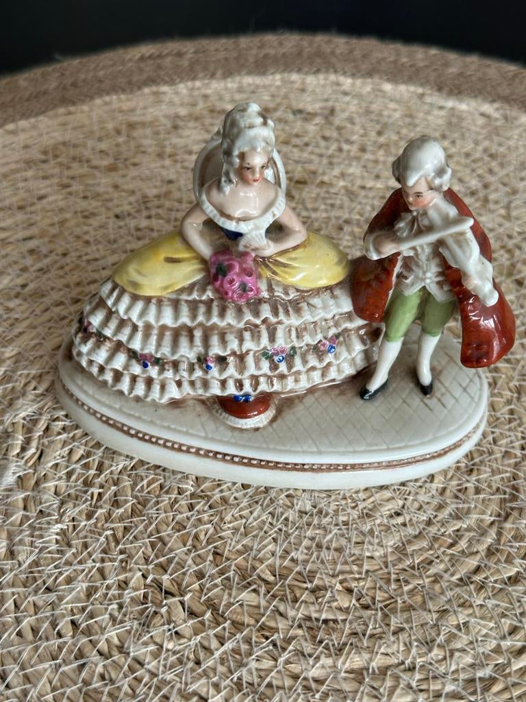Vintage porseleinen beeldje: elegant paar, Antiek en Kunst, Antiek | Porselein, Ophalen of Verzenden