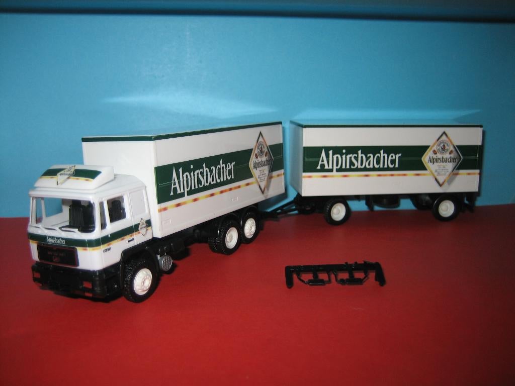 Alpirsbacher-bier  MAN  Nu  speciale prijs  Herpa, Ophalen of Verzenden, Zo goed als nieuw, Bus of Vrachtwagen, Herpa