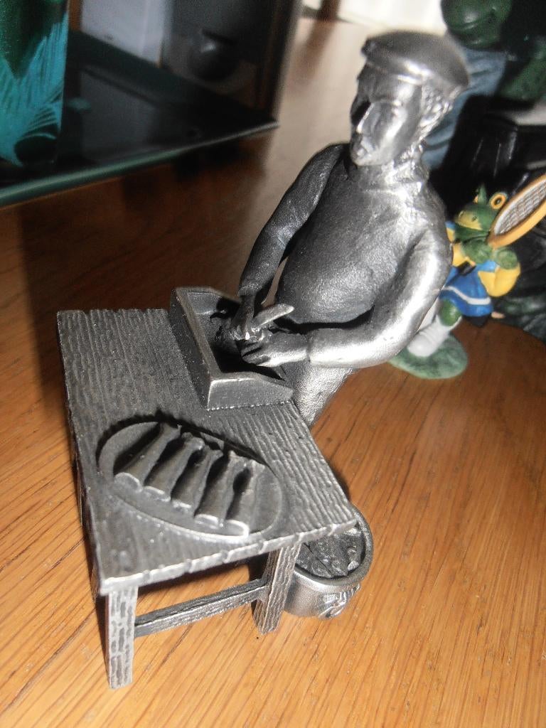 Beroepen Beeldje van tin haring schoonmaker, Antiek en Kunst, Antiek | Tin, Ophalen of Verzenden