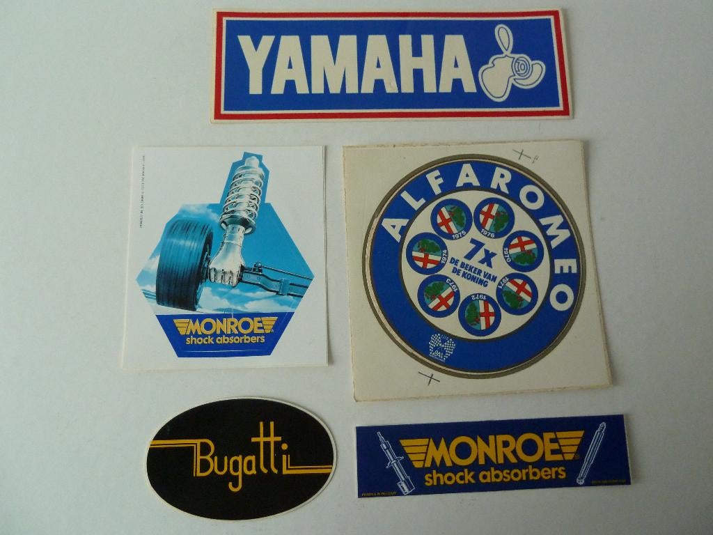 nr13 Alfa Romea Bugatti Monroe Yamaha stickers jaren 70 - 80, Verzamelen, Ophalen of Verzenden, Auto's