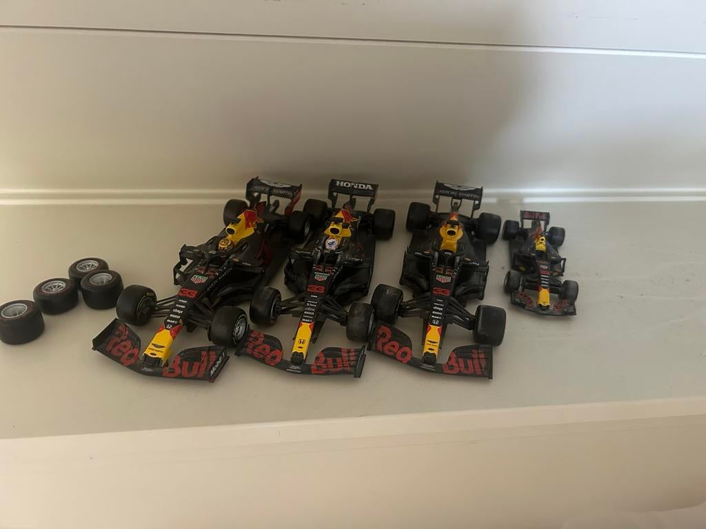 4 z.g.a.n. Red Bull Race Auto's - Voor de verzamelaar!, Hobby en Vrije tijd, Modelbouw | Auto's en Voertuigen, Overige merken