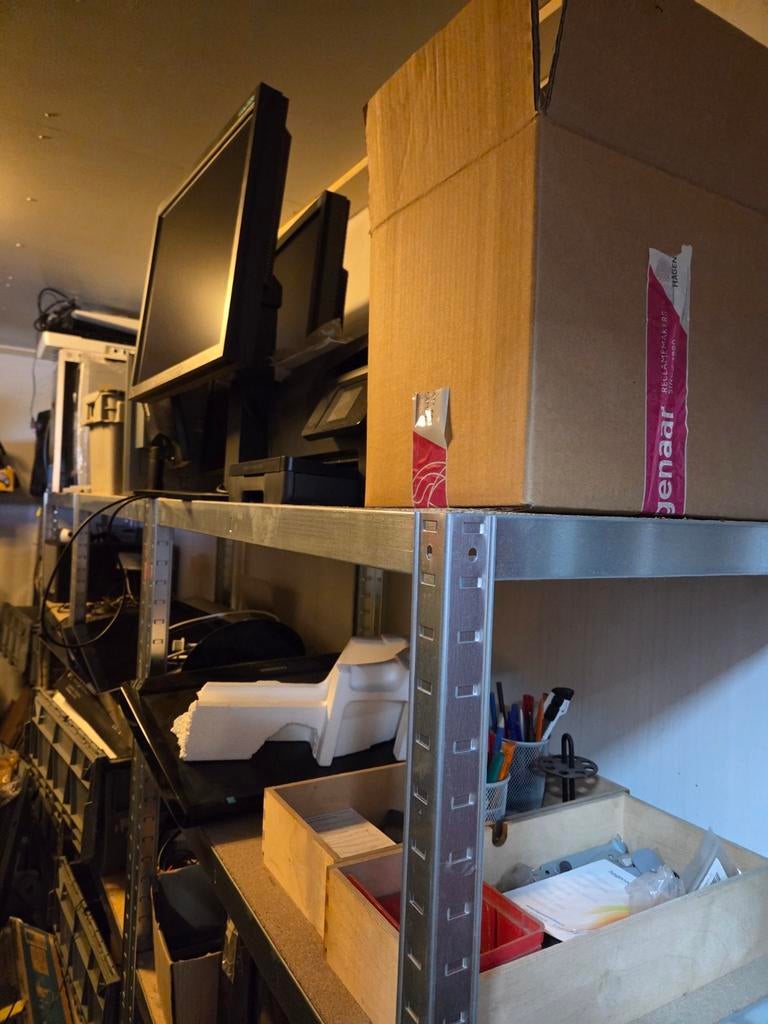 Opkoper gezocht: Div. computers, kabels, beeldscherm, Computers en Software, Overige Computers en Software, Ophalen of Verzenden