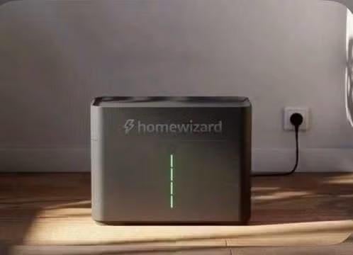 Homewizard Plug-in Thuisbatterij 2688 Wh, Computers en Software, Accu's en Batterijen, Gebruikt, Ophalen