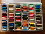 DMC dmc Borduurgaren borduurzijde doos vol bobbins, Hobby en Vrije tijd, Borduren en Borduurmachines, Ophalen of Verzenden, Nieuw