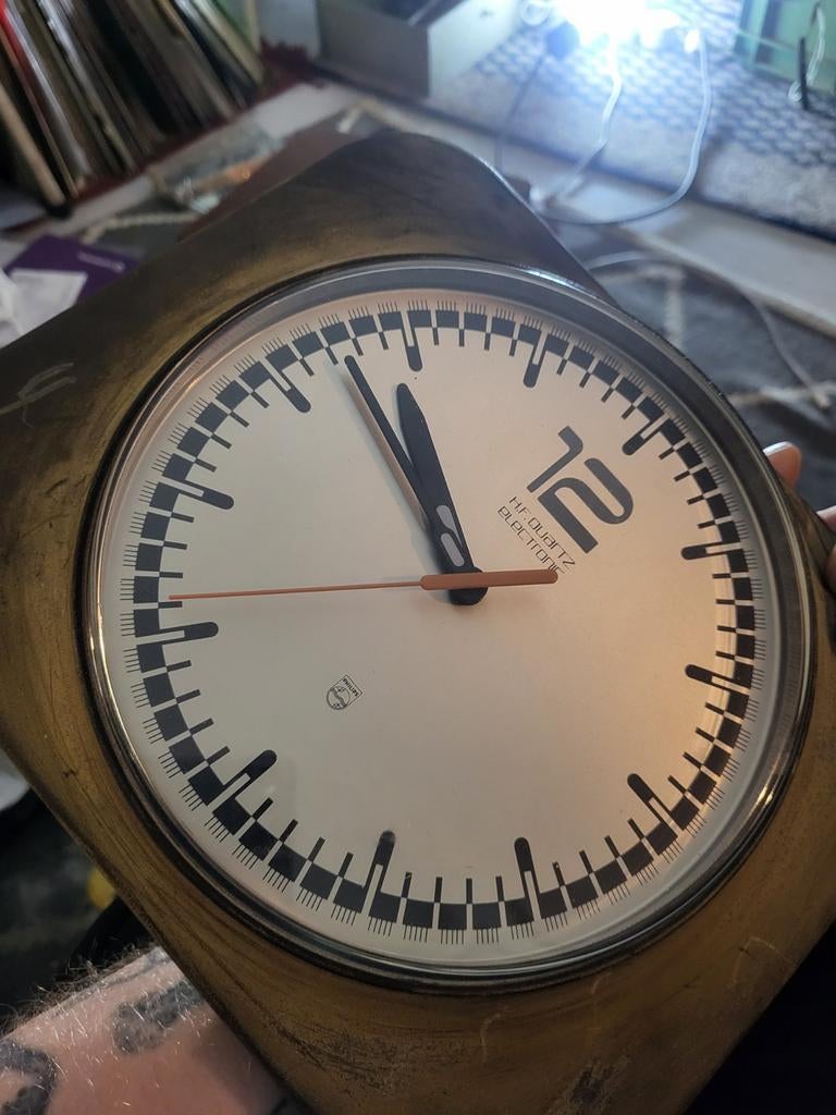 Philips HF Quartz Electronic wandklok HR 5575 (jaren 70), Antiek en Kunst, Antiek | Klokken, Ophalen