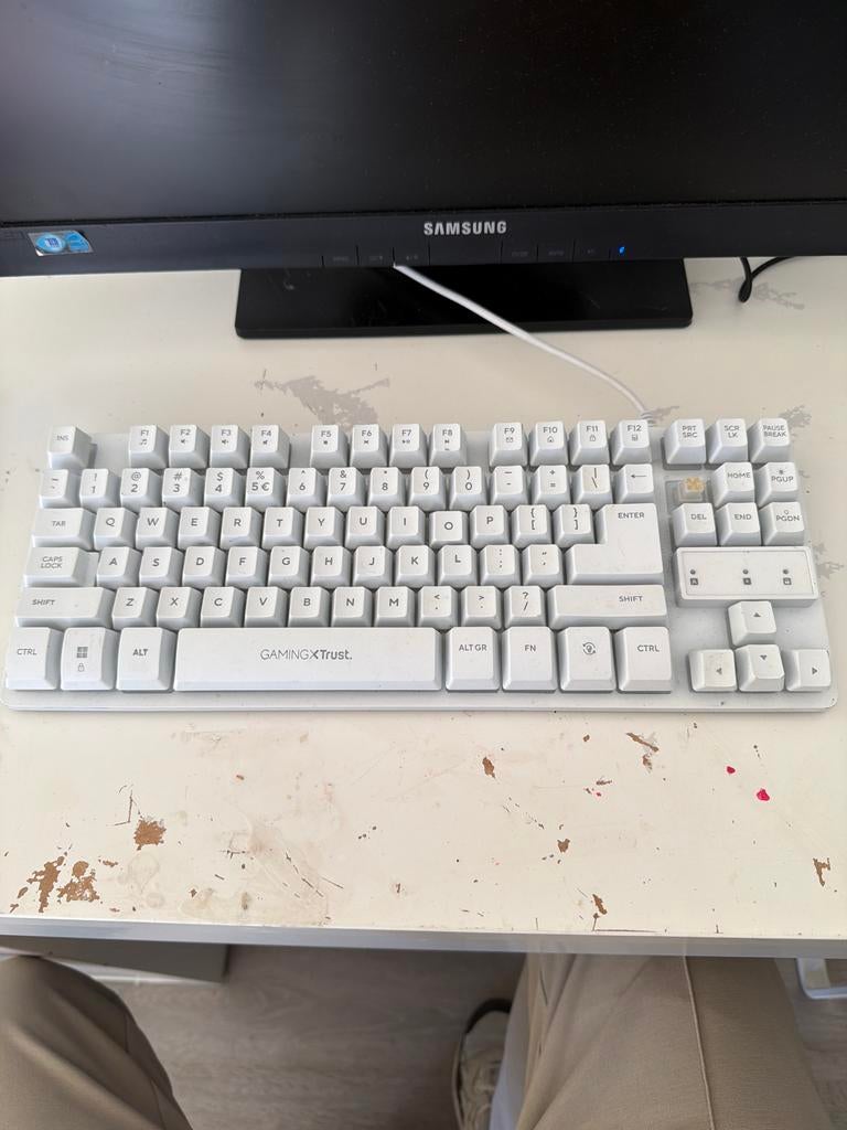 Trust GXT 830-RW Avonn Gaming Toetsenbord Wit, Gebruikt, Gaming toetsenbord, Ophalen of Verzenden, Qwerty
