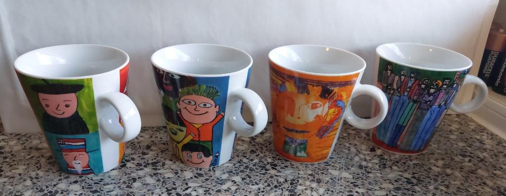 4 beker mok Philadelphia Schoonhoven Keramiek, Ophalen of Verzenden, Zo goed als nieuw, Overige stijlen, Kop(pen) en/of Schotel(s)