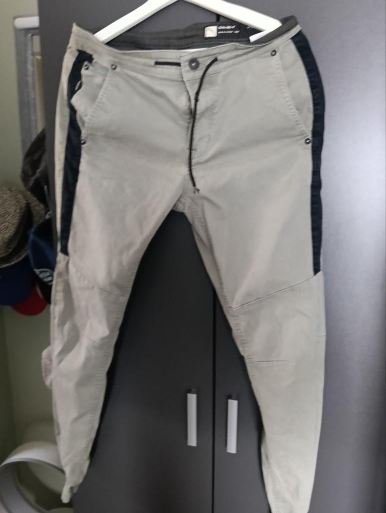 Mooie chasin. Broeken 2x, Ophalen of Verzenden, Zo goed als nieuw