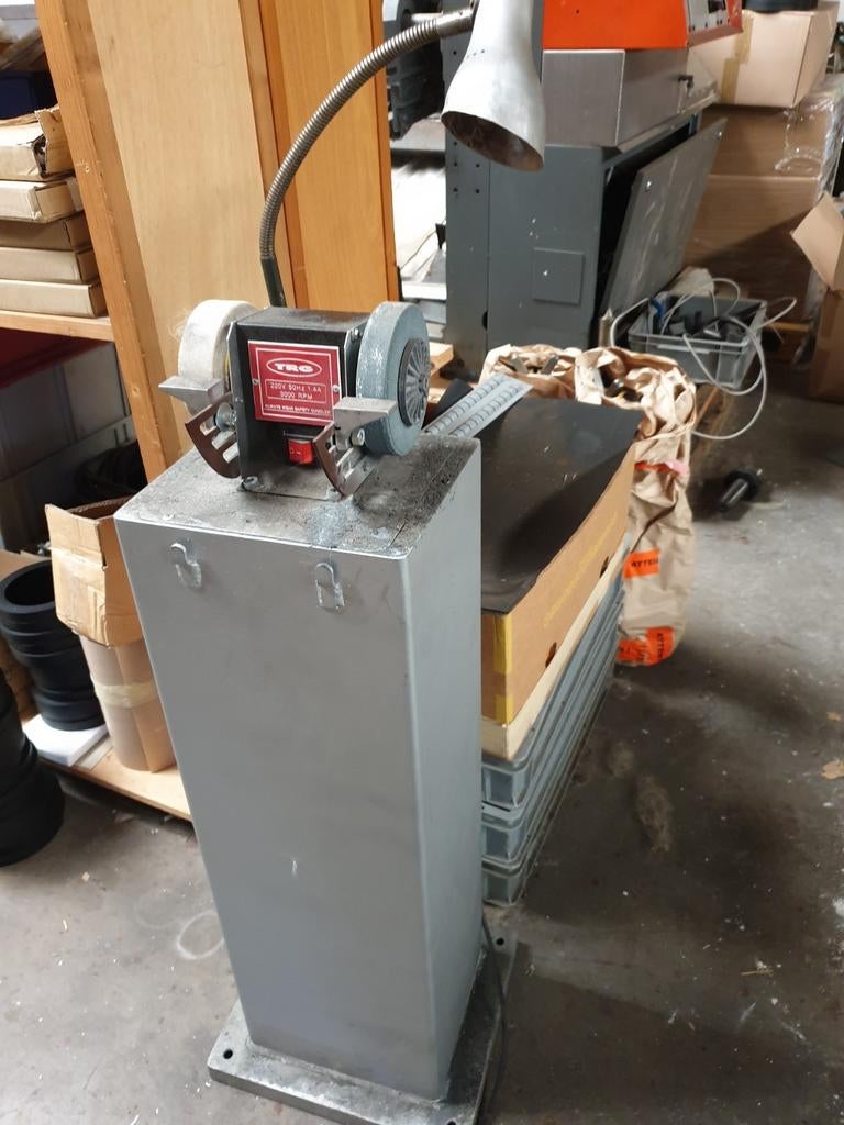 Kleine slijpsteen op voet, Doe-het-zelf en Verbouw, Gereedschap | Slijpmachines, Ophalen, Minder dan 700 watt, Werkbankslijpmachine