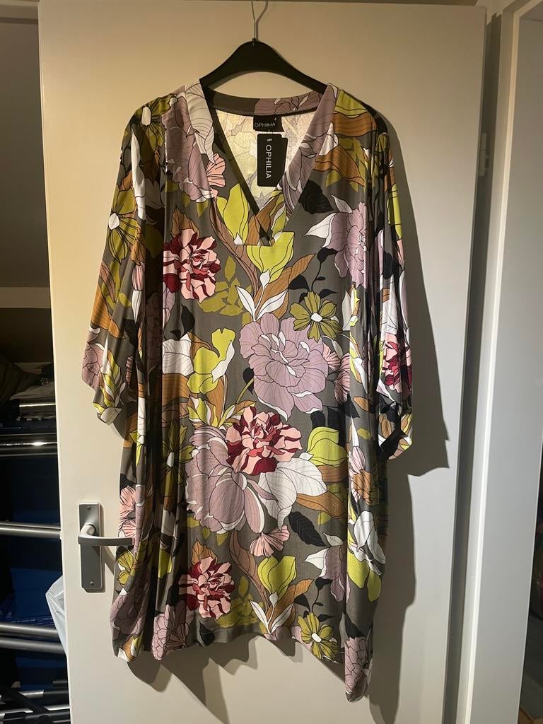 Nieuwe gave Satin dessin jurk Bridget van Ophilia maat 48/50, Kleding | Dames, Grote Maten, Jurk, Nieuw, Nvt, Verzenden