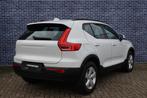 Volvo XC40 1.5 T2 Momentum Core | Stoelverwarming | Camera |, Auto's, Gebruikt, Euro 6, 129 pk, Wit
