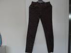 Maat 38 lengte 32. Lange ZIZO broek met leer look en print., Kleding | Dames, Spijkerbroeken en Jeans, Zizo, Overige kleuren, Ophalen of Verzenden