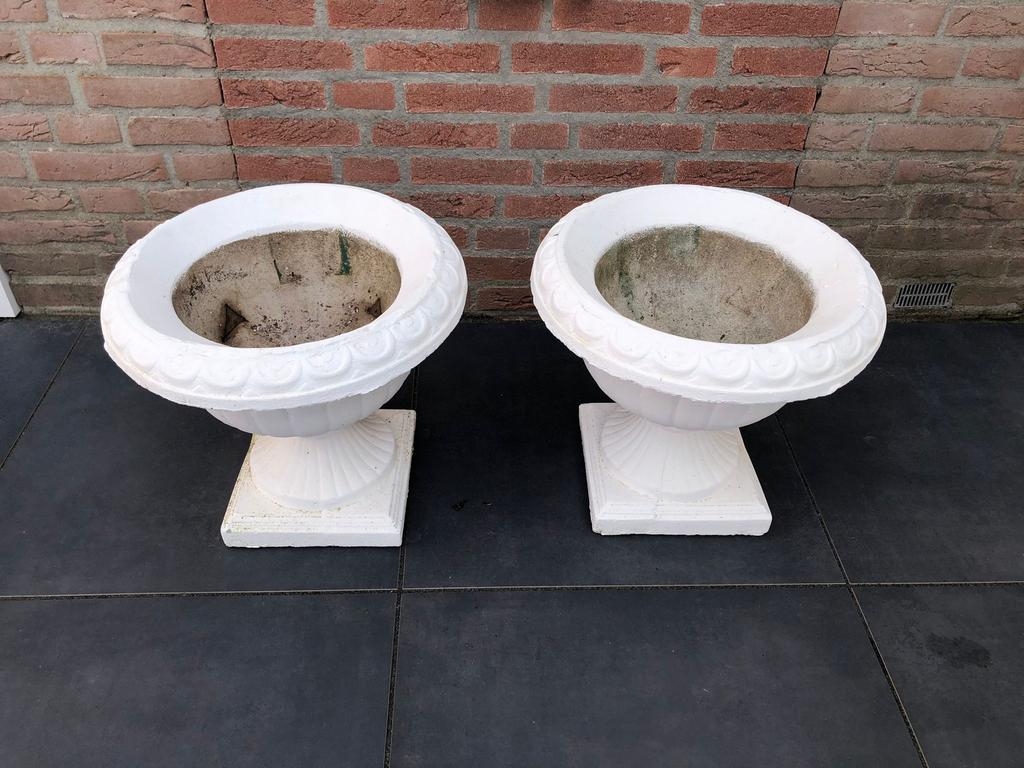 2 witte vazen voor buiten, Ophalen, Gebruikt