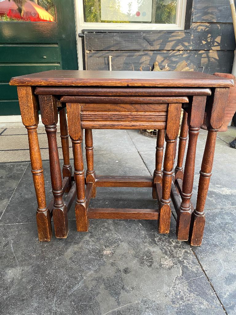 3 houten bijzettafeltjes ( nest-tafels), Huis en Inrichting, Minder dan 55 cm, Gebruikt, Klassiek/ vintage, Rechthoekig