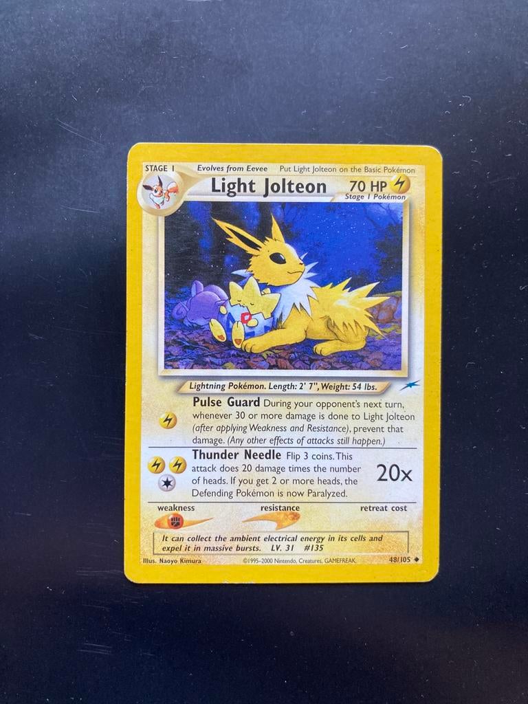 Pokemon kaart Light Jolteon, Hobby en Vrije tijd, Verzamelkaartspellen | Pokémon, Ophalen of Verzenden, Zo goed als nieuw