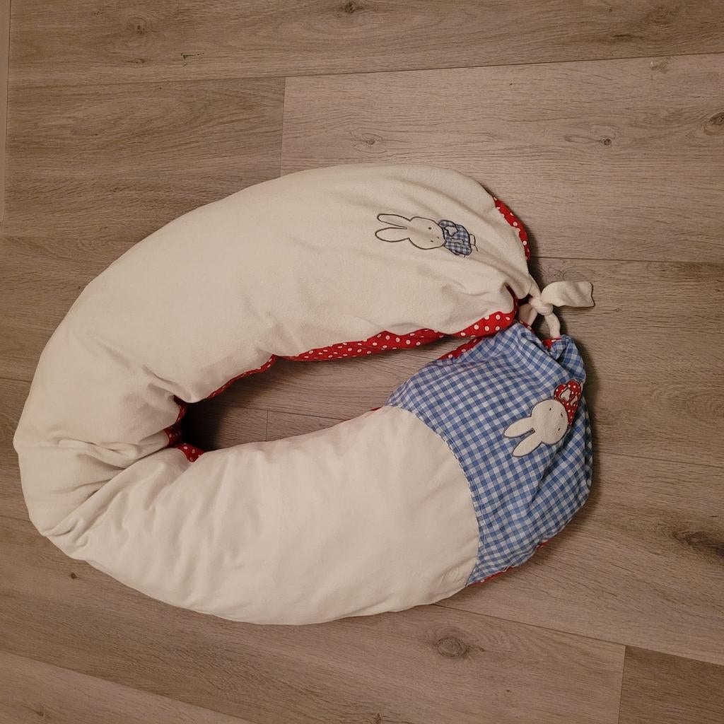 Voedingskussen met schattige Nijntje hoes, Ophalen