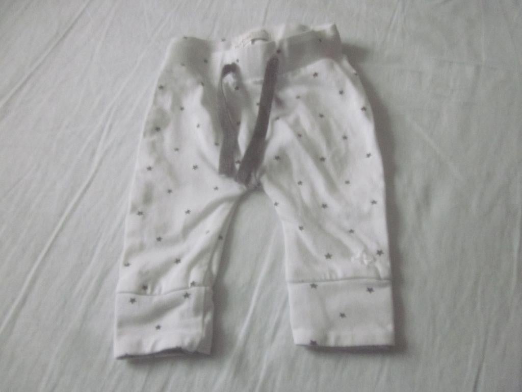 Wit/zwart/grijs prematuur broekje met sterretjes Noppies 44, Kinderen en Baby's, Babykleding | Prematuur, Broekje, Jongetje of Meisje