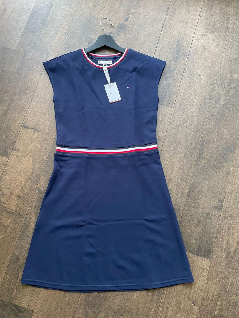 NIEUW Tommy Hilfiger jurk maat 176 donkerblauw, Ophalen of Verzenden, Nieuw, Meisje, Jurk of Rok